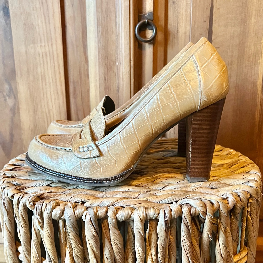 Banana Republic Tan Croc Embossed High Heel Loafer Heels Shoes Size 9